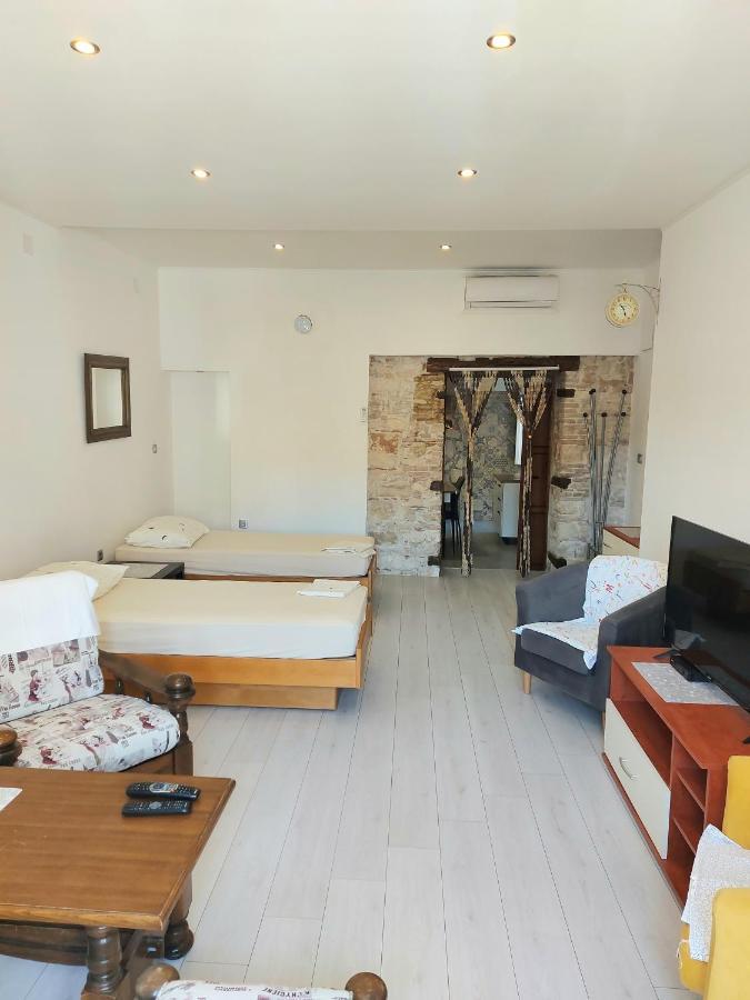 Apartment Irma Pula Bagian luar foto