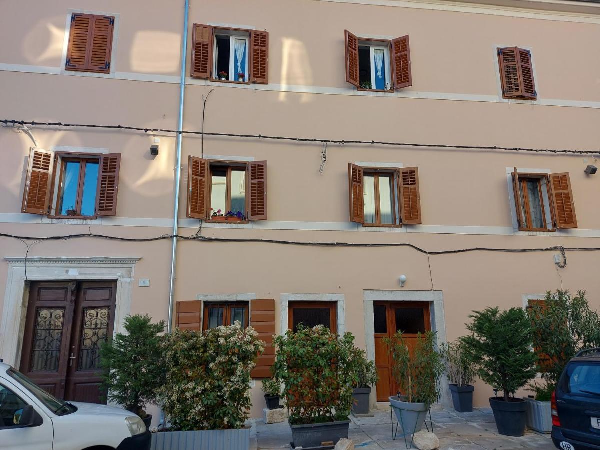 Apartment Irma Pula Bagian luar foto