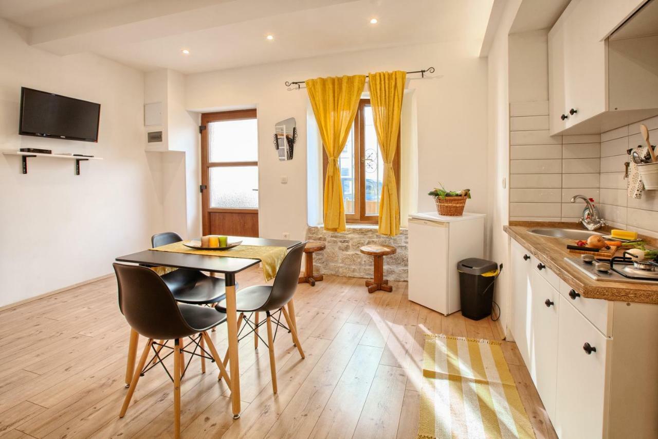 Apartment Irma Pula Bagian luar foto